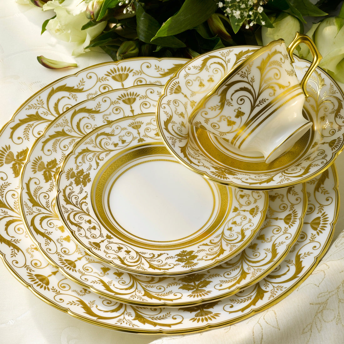 リージェンシー ホワイト ティーカップ&ソーサー(225-340ml)