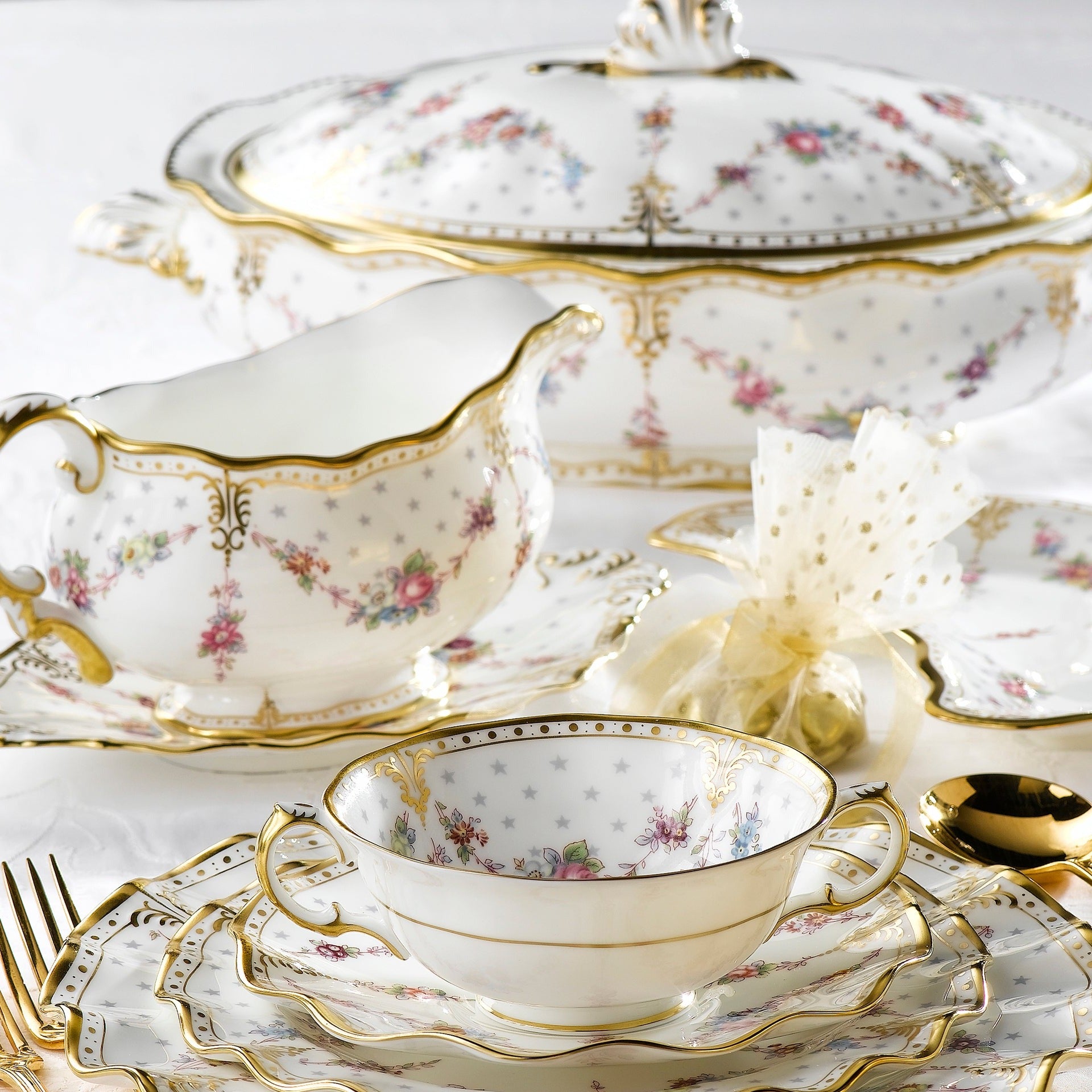 ロイヤルアントワネット スープ深皿&スタンド (2840ml)