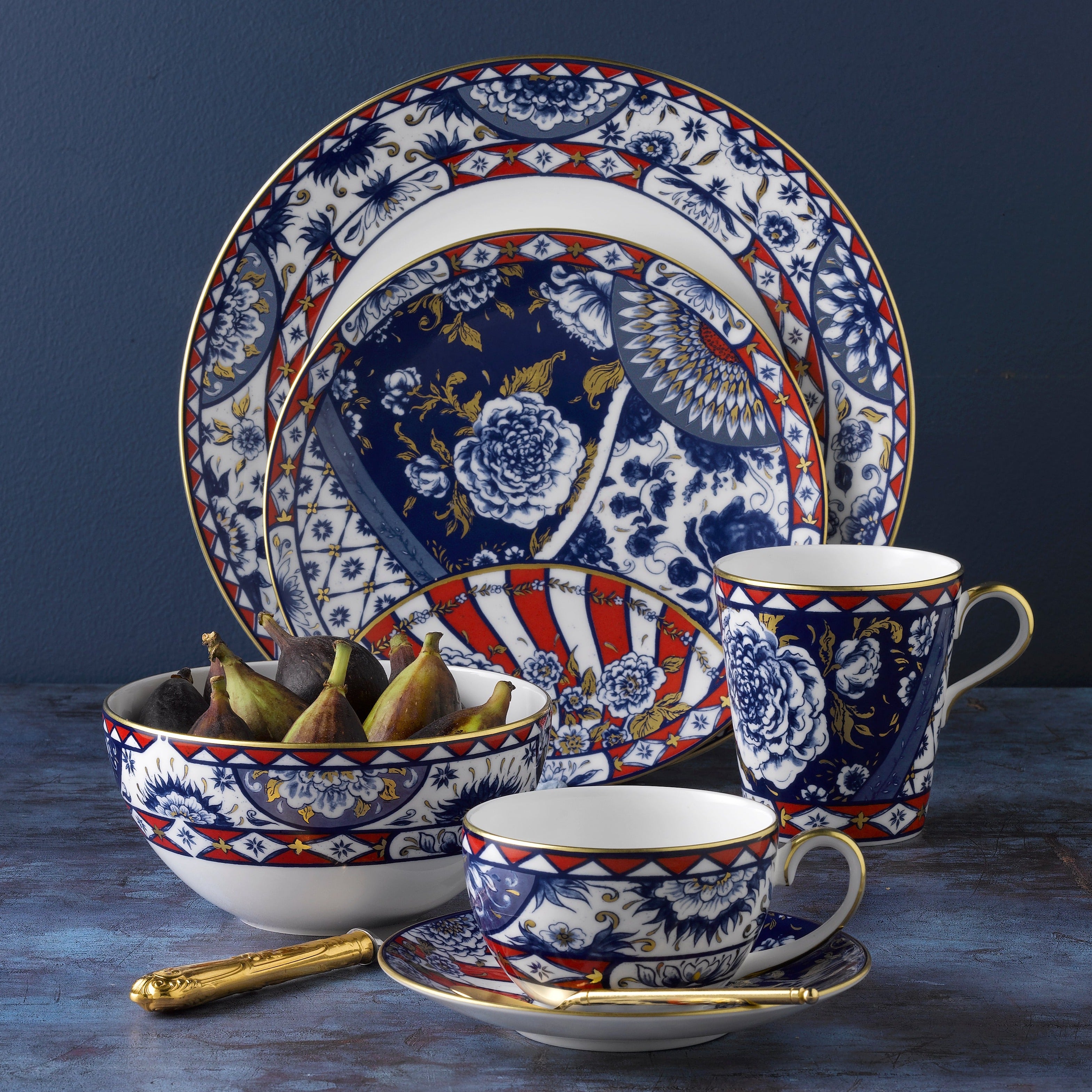 ヴィクトリアガーデン ブルー&レッド ティーカップ&ソーサー(300ml)